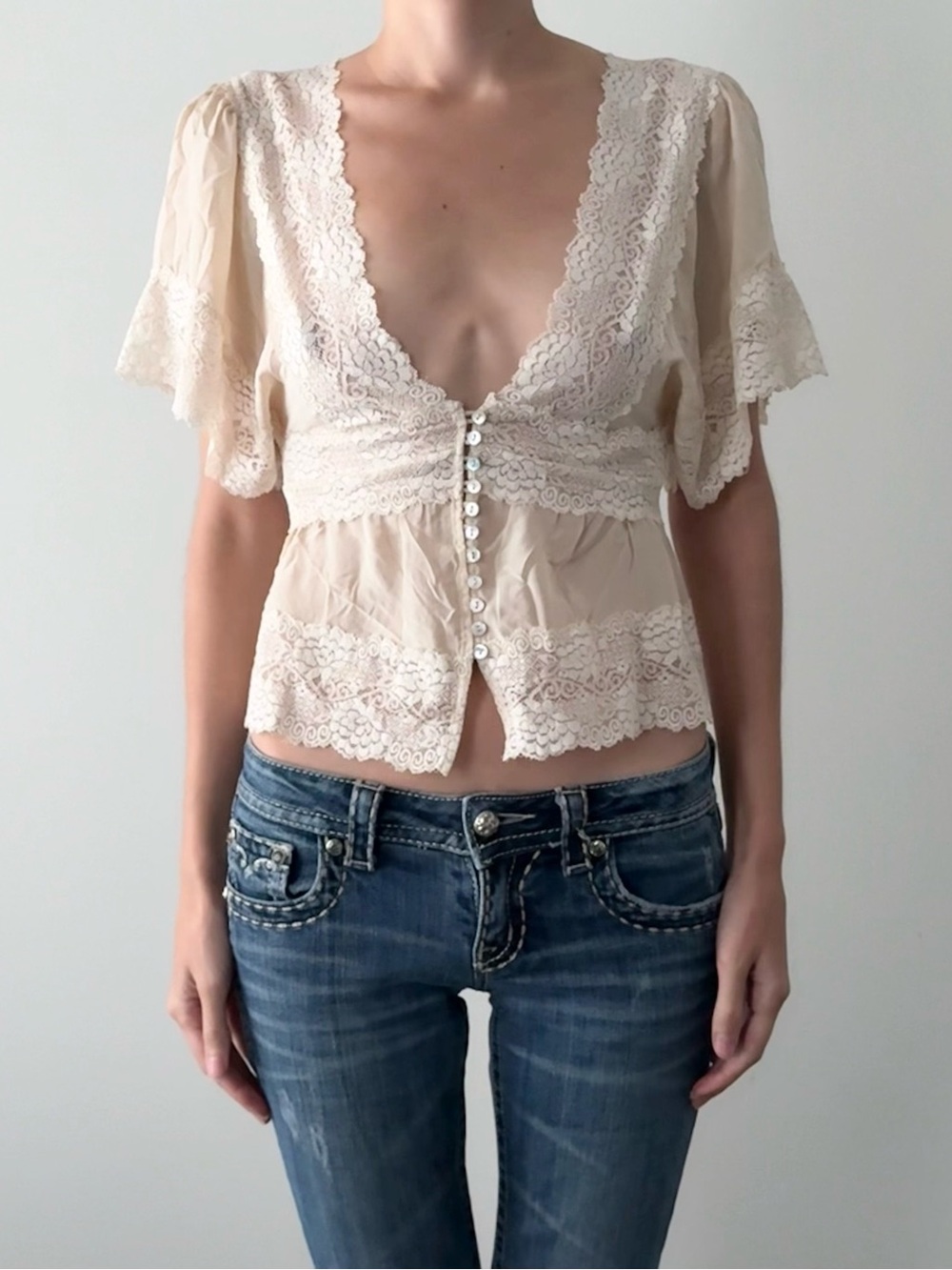 Dainty forever 21 Ivory 100% silk lace wide sleeve blouse